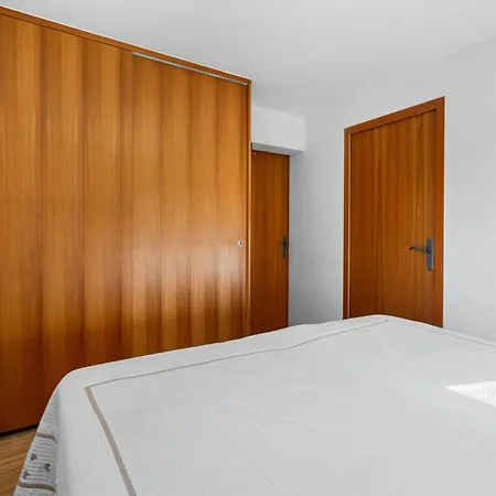 Les Aiguilles Vertes Rez Superieur By Interhome * 크란스몬타나